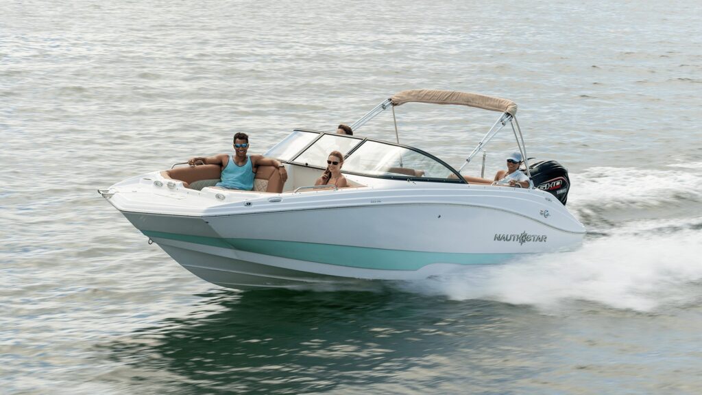 NauticStar 223DC Deck