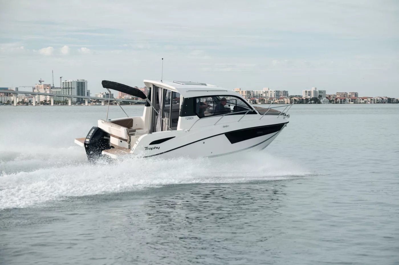 Trophy T25 Explorer